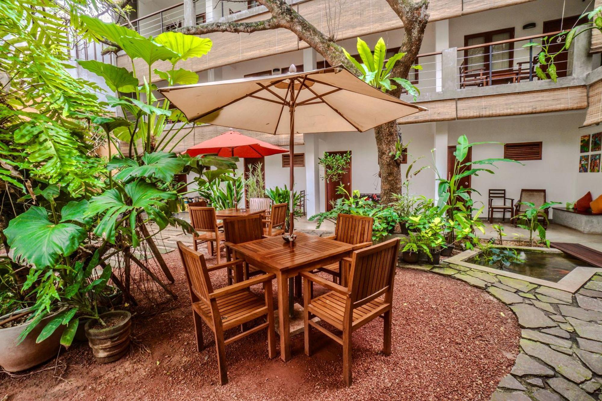 Sayura House Hotel Коломбо Екстериор снимка