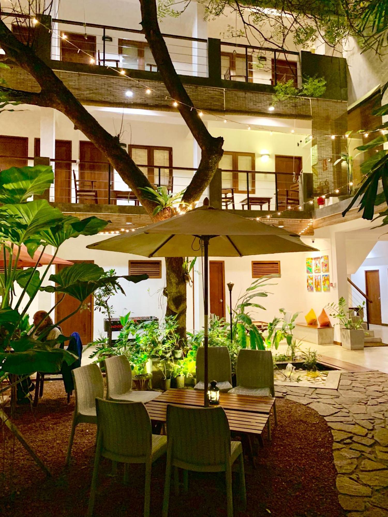 Sayura House Hotel Коломбо Екстериор снимка
